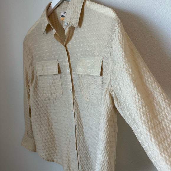 ☀️ NWOT FUTURE COLLECTIVE Jenny K. Lopez Metallic Gold Textured Button-Up - Picture 8 of 16